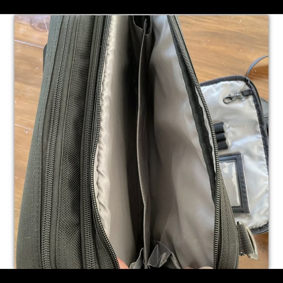 Targus Corporate Traveler Laptop Briefcase Slim  TSA CUCT02UA14S Fits 14” Laptop - Picture 7 of 10